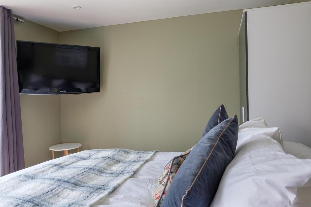 Dickens Suite- Cozy Suite 15Min Close To Gatwick Crawley  Exterior photo